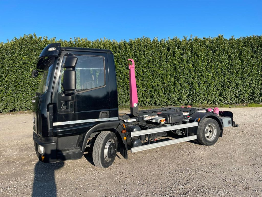 IVECO EUROCARGO 75E18 CON SCARRABILE NUOVO - Camion cu cârlig: Foto 3 IVECO EUROCARGO 75E18 CON SCARRABILE NUOVO - Camion cu cârlig: Foto 3