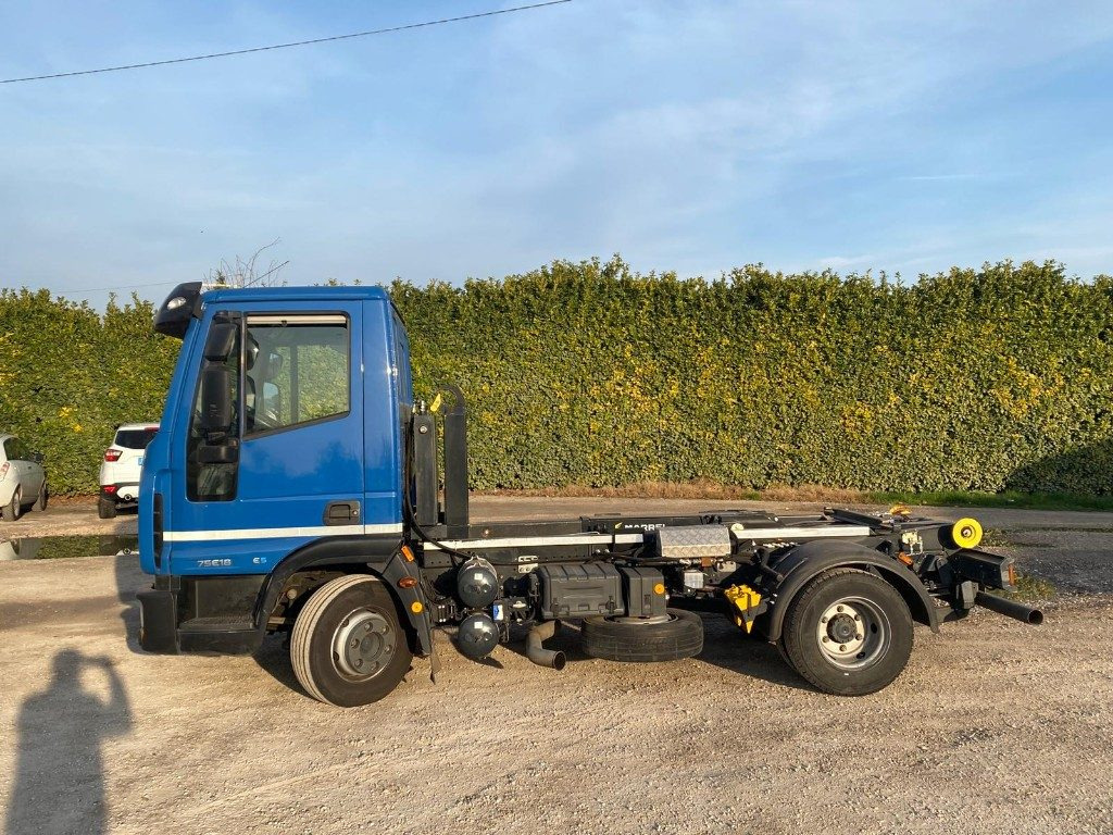 IVECO EUROCARGO 75E18 SCARRABILE - Camion cu cârlig: Foto 3 IVECO EUROCARGO 75E18 SCARRABILE - Camion cu cârlig: Foto 3