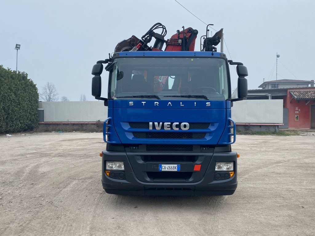 IVECO STRALIS 260.450 SCARRABILE CON GRU - Camion cu cârlig: Foto 2 IVECO STRALIS 260.450 SCARRABILE CON GRU - Camion cu cârlig: Foto 2