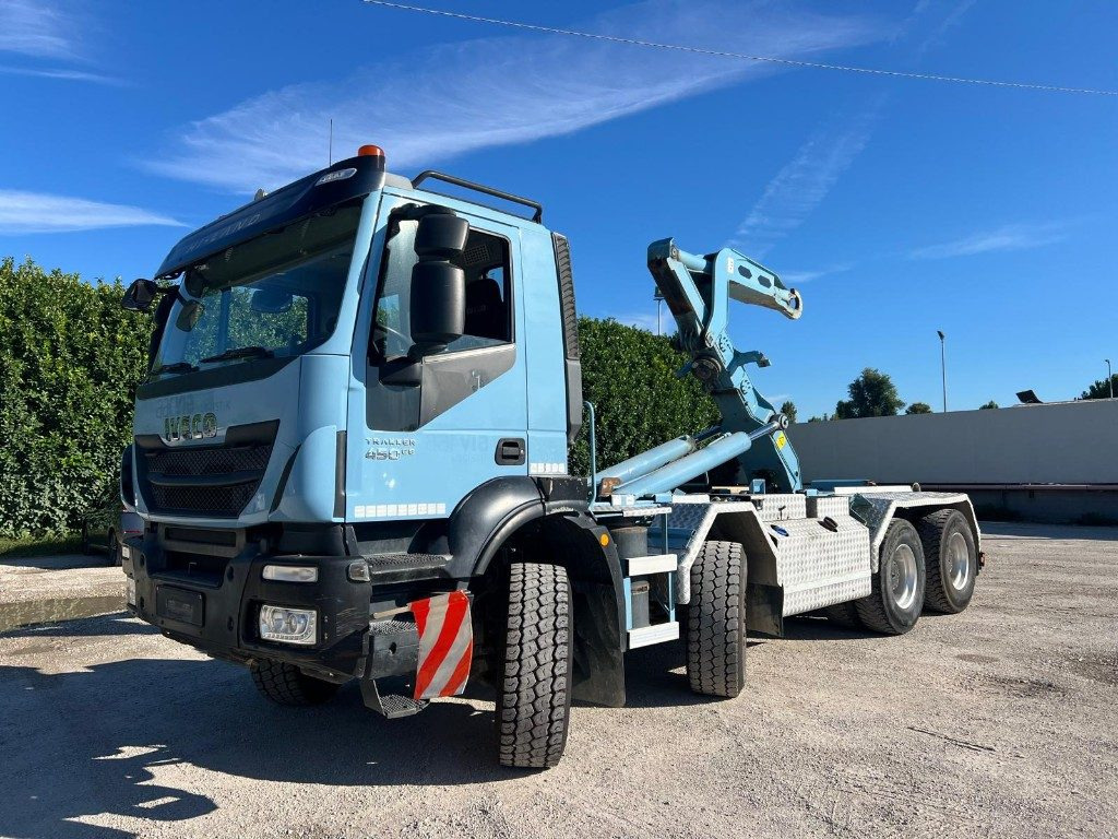 IVECO TRAKKER 450 SCARRABILE - Camion cu cârlig: Foto 1 IVECO TRAKKER 450 SCARRABILE - Camion cu cârlig: Foto 1