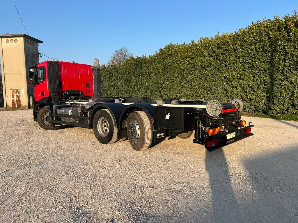 IVECO X-WAY AD260 NUOVO TARGATO SCARRABILE - Camion cu cârlig: Foto 3 IVECO X-WAY AD260 NUOVO TARGATO SCARRABILE - Camion cu cârlig: Foto 3