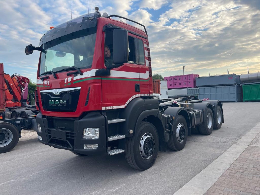 MAN TGS 41.480 SCARRABILE - Camion cu cârlig: Foto 1 MAN TGS 41.480 SCARRABILE - Camion cu cârlig: Foto 1