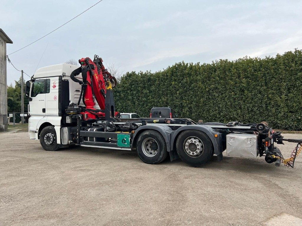 MAN TGX 26.480 SCARRABILE CON GRU - Camion cu cârlig: Foto 4 MAN TGX 26.480 SCARRABILE CON GRU - Camion cu cârlig: Foto 4