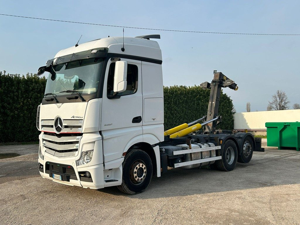 MERCEDES ACTROS 25.51 SCARRABILE - Camion cu cârlig: Foto 1 MERCEDES ACTROS 25.51 SCARRABILE - Camion cu cârlig: Foto 1