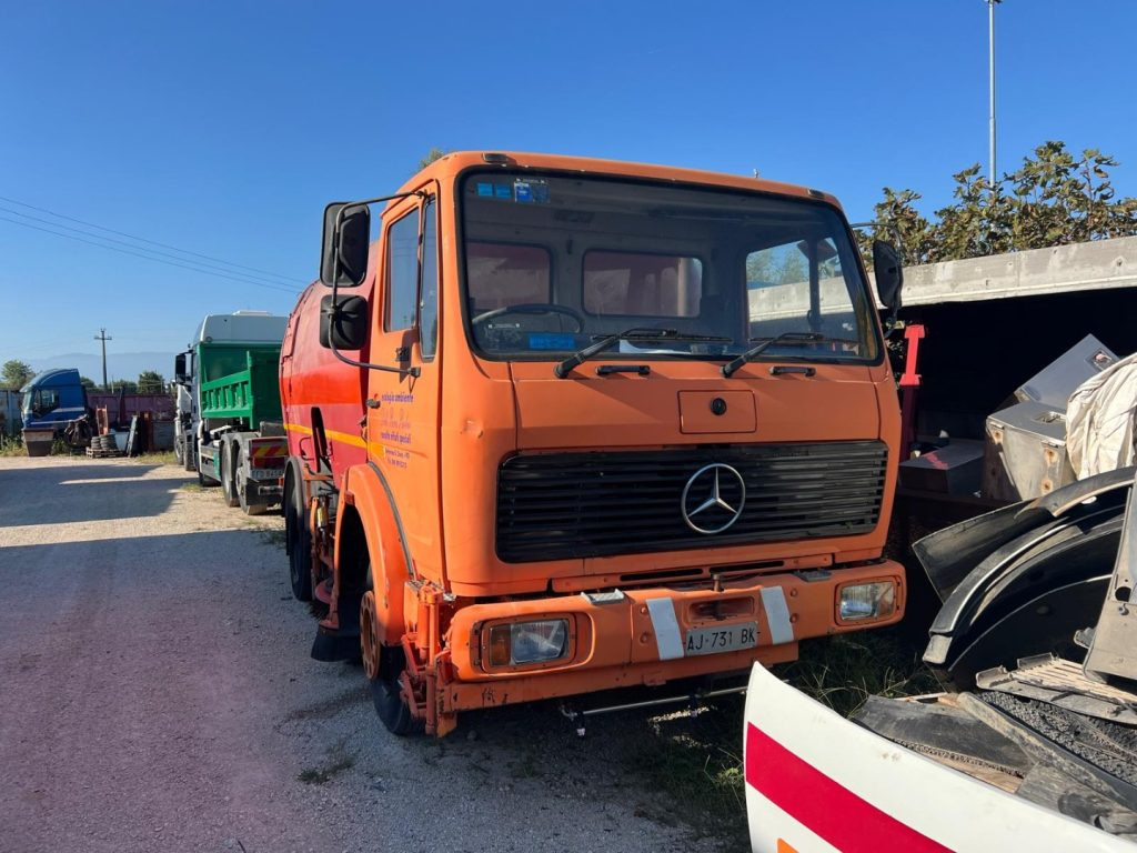 MERCEDES-BENZ MERCEDES AUTOSPAZZATRICE USATA - Măturătoare stradală: Foto 2 MERCEDES-BENZ MERCEDES AUTOSPAZZATRICE USATA - Măturătoare stradală: Foto 2