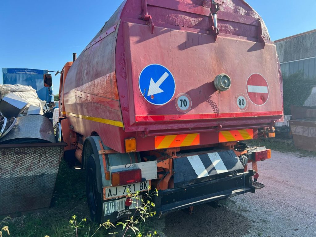 MERCEDES-BENZ MERCEDES AUTOSPAZZATRICE USATA - Măturătoare stradală: Foto 4 MERCEDES-BENZ MERCEDES AUTOSPAZZATRICE USATA - Măturătoare stradală: Foto 4