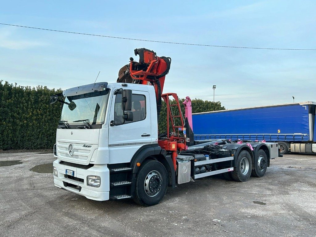 MERCEDES-BENZ MERCEDES AXOR 2533 SCARRABILE CON GRU E POLIPO - Camion cu cârlig: Foto 2 MERCEDES-BENZ MERCEDES AXOR 2533 SCARRABILE CON GRU E POLIPO - Camion cu cârlig: Foto 2