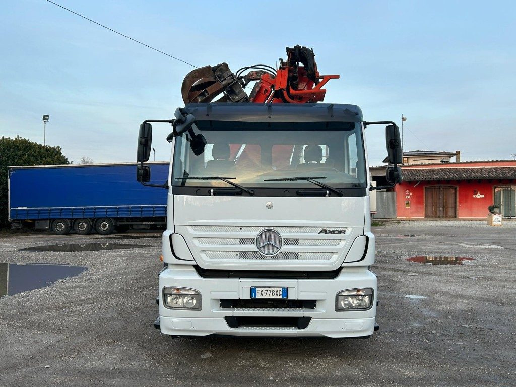 MERCEDES-BENZ MERCEDES AXOR 2533 SCARRABILE CON GRU E POLIPO - Camion cu cârlig: Foto 1 MERCEDES-BENZ MERCEDES AXOR 2533 SCARRABILE CON GRU E POLIPO - Camion cu cârlig: Foto 1