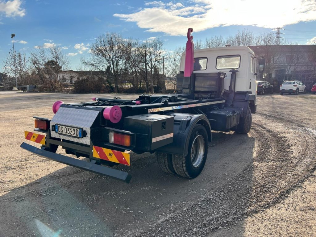 NISSAN 130/115 SCARRABILE - Camion cu cârlig: Foto 4 NISSAN 130/115 SCARRABILE - Camion cu cârlig: Foto 4