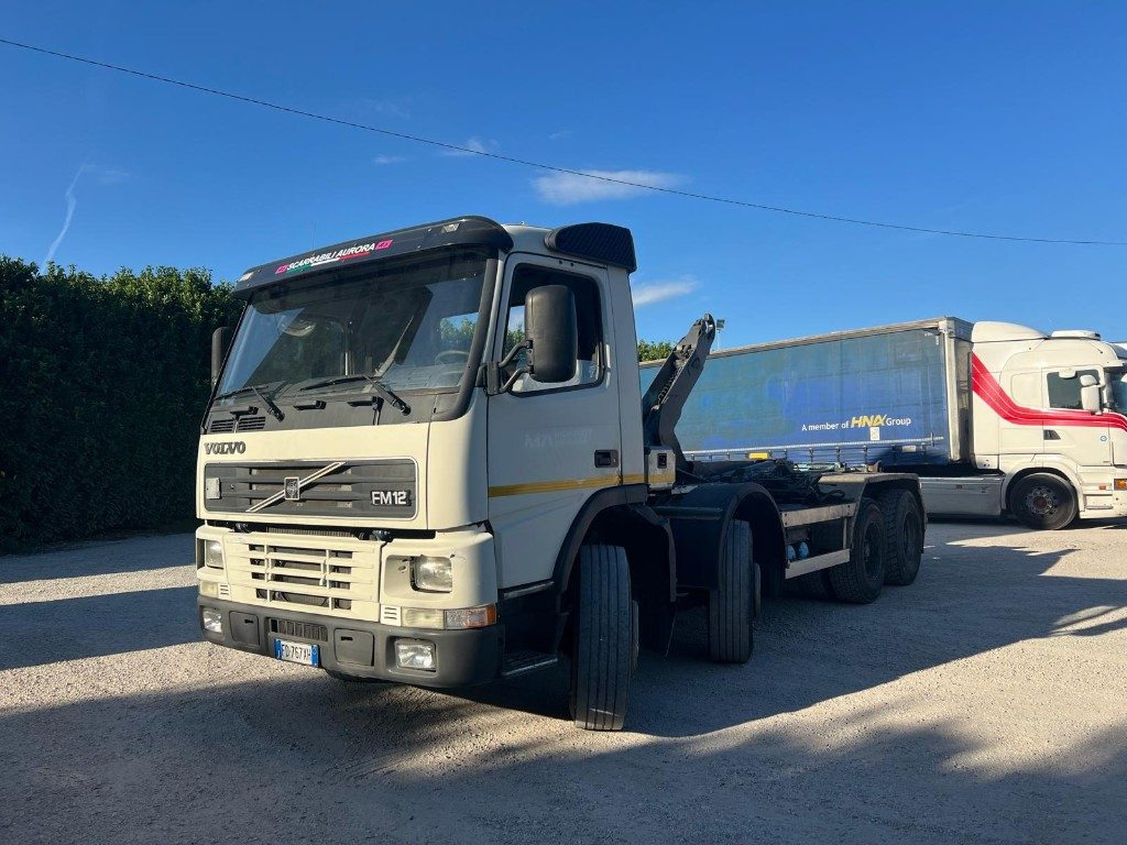 VOLVO FM12 SCARRABILE - Camion cu cârlig: Foto 1 VOLVO FM12 SCARRABILE - Camion cu cârlig: Foto 1