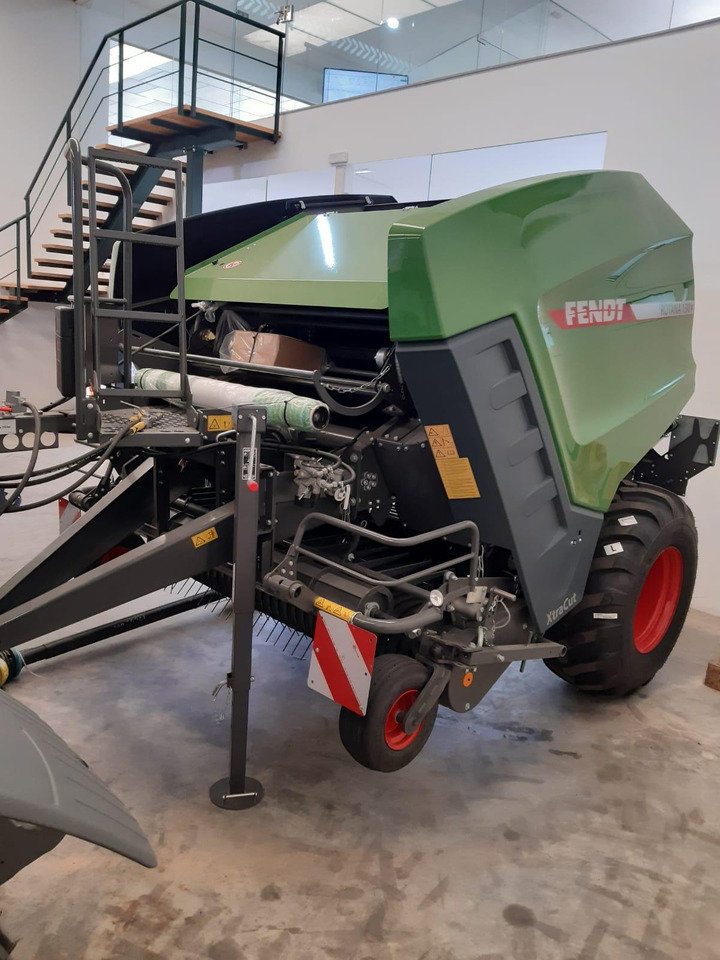 Fendt Rotana 130 F - Utilaje pentru fân: Foto 4 Fendt Rotana 130 F - Utilaje pentru fân: Foto 4