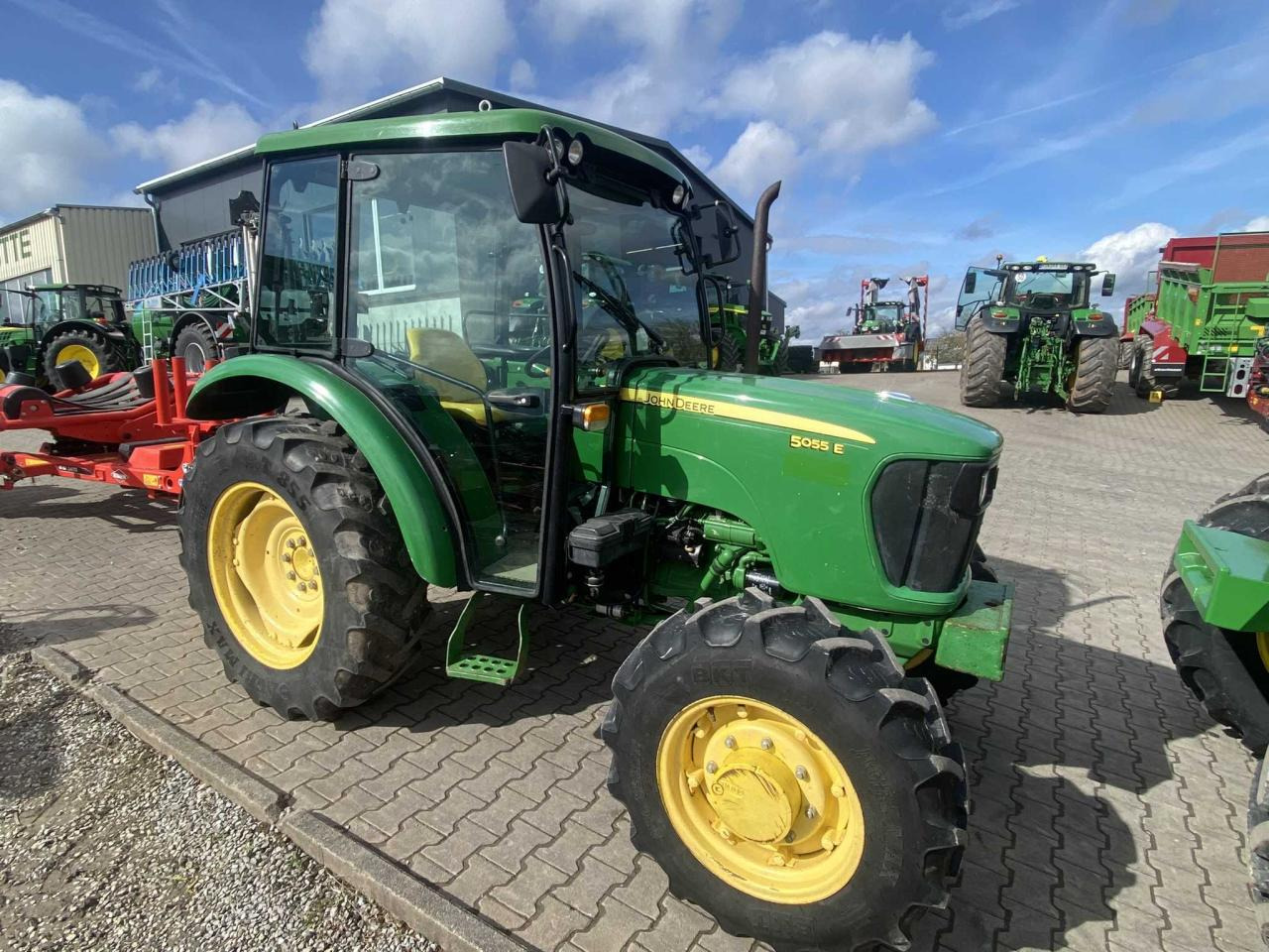 John Deere 5055E - Tractor agricol: Foto 1 John Deere 5055E - Tractor agricol: Foto 1