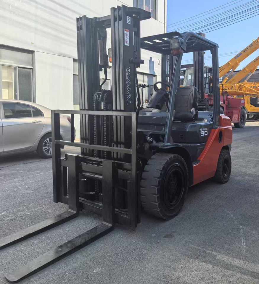 TOYOTA 8FD30 7FD30 FD50 FD100 Japan original 2.5ton 3Ton 3.5ton 5ton 7T 10t Used Diesel Forklift - Stivuitor diesel: Foto 3 TOYOTA 8FD30 7FD30 FD50 FD100 Japan original 2.5ton 3Ton 3.5ton 5ton 7T 10t Used Diesel Forklift - Stivuitor diesel: Foto 3