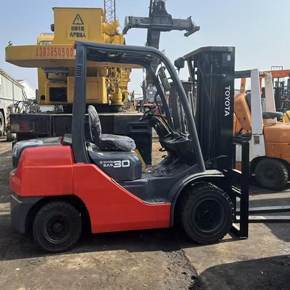 TOYOTA 8FD30 7FD30 FD50 FD100 Japan original 2.5ton 3Ton 3.5ton 5ton 7T 10t Used Diesel Forklift - Stivuitor diesel: Foto 2 TOYOTA 8FD30 7FD30 FD50 FD100 Japan original 2.5ton 3Ton 3.5ton 5ton 7T 10t Used Diesel Forklift - Stivuitor diesel: Foto 2