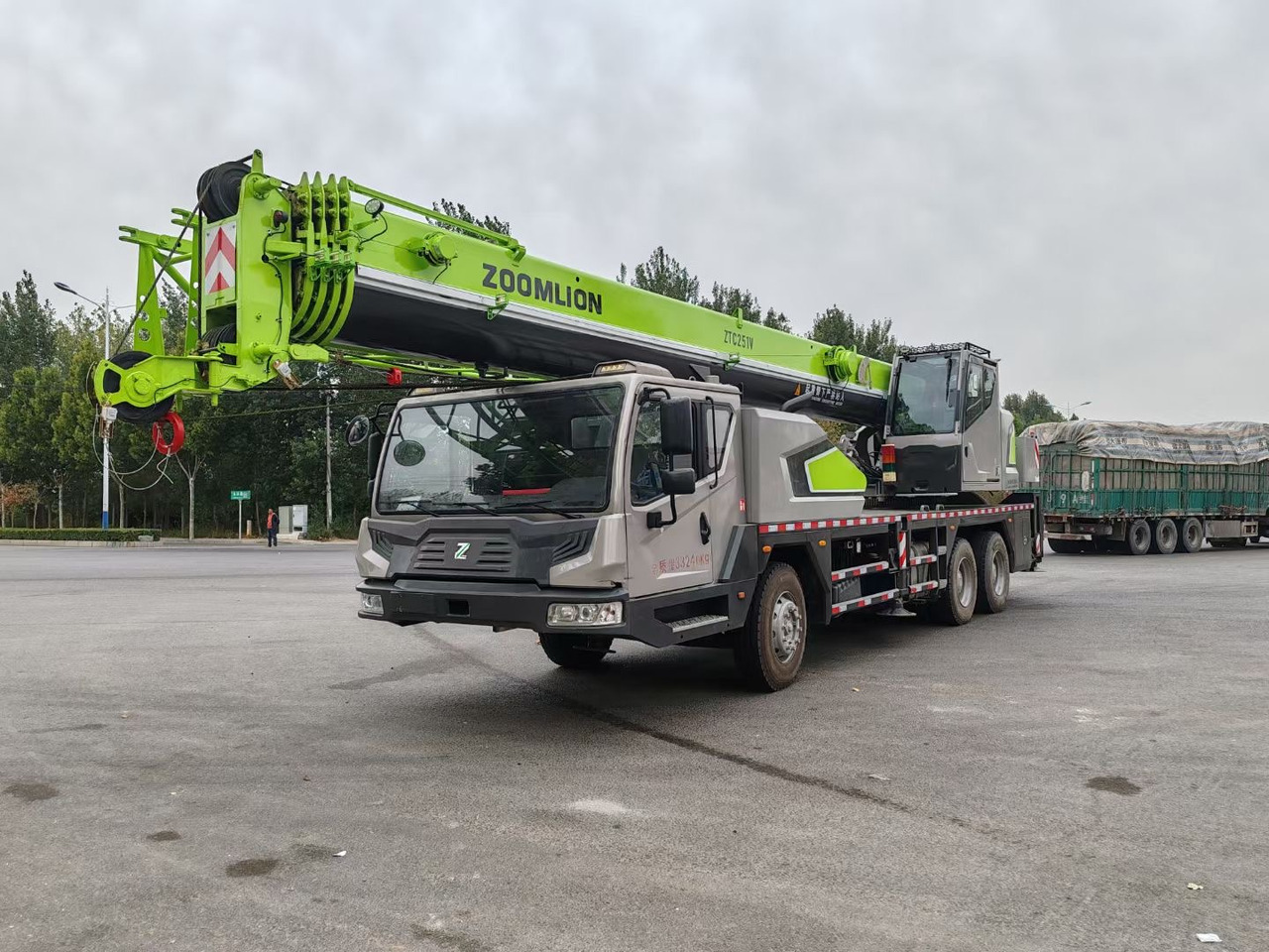 ZOOMLION ZTC251V 25 TON TRUCK CRANE - Automacara: Foto 1 ZOOMLION ZTC251V 25 TON TRUCK CRANE - Automacara: Foto 1