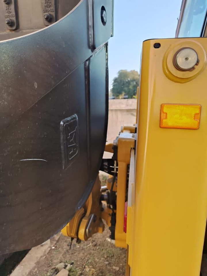 New Caterpillar 424 backhoe loader - Buldoexcavator: Foto 5 New Caterpillar 424 backhoe loader - Buldoexcavator: Foto 5
