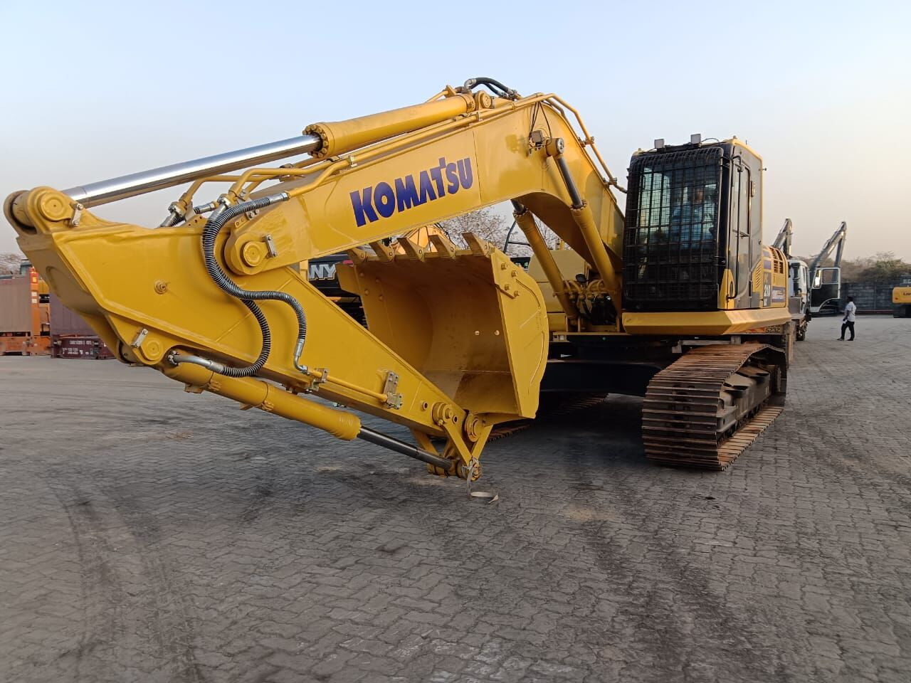 New Komatsu PC210 tracked excavator - Excavator pe şenile: Foto 5 New Komatsu PC210 tracked excavator - Excavator pe şenile: Foto 5