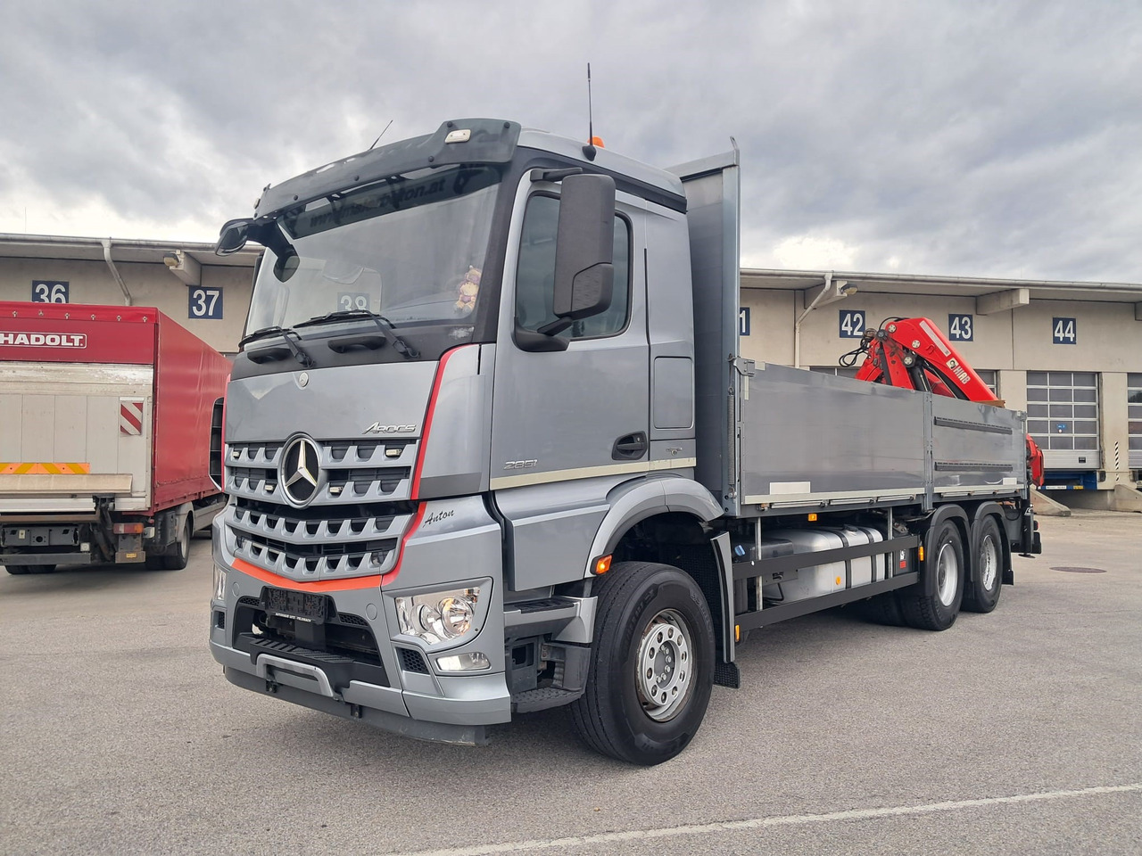 MERCEDES-BENZ AROCS 28.51 | 6x4| Retarder |Kran |Klima | Euro 6 - Camion platformă, Camion cu macara: Foto 1 MERCEDES-BENZ AROCS 28.51 | 6x4| Retarder |Kran |Klima | Euro 6 - Camion platformă, Camion cu macara: Foto 1