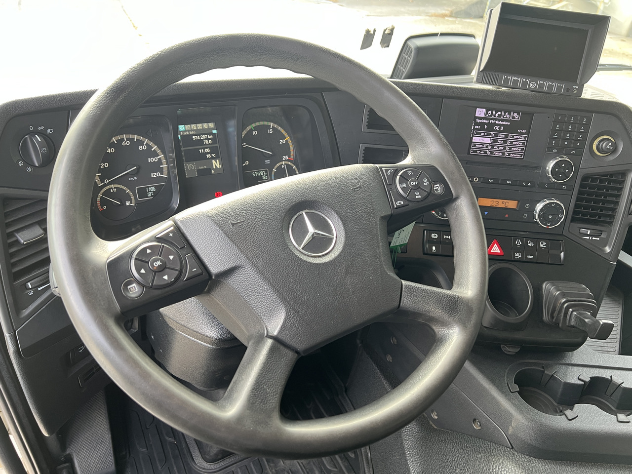 Camion şasiu MERCEDES-BENZ Antos 25 40 | Standheizung | Klima | Liftachse: Foto 13 Camion şasiu MERCEDES-BENZ Antos 25 40 | Standheizung | Klima | Liftachse: Foto 13