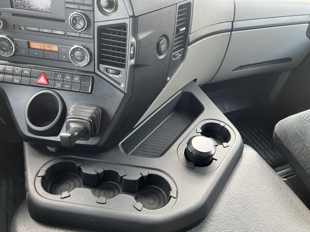 Camion şasiu MERCEDES-BENZ Antos 25 40 | Standheizung | Klima | Liftachse: Foto 18 Camion şasiu MERCEDES-BENZ Antos 25 40 | Standheizung | Klima | Liftachse: Foto 18