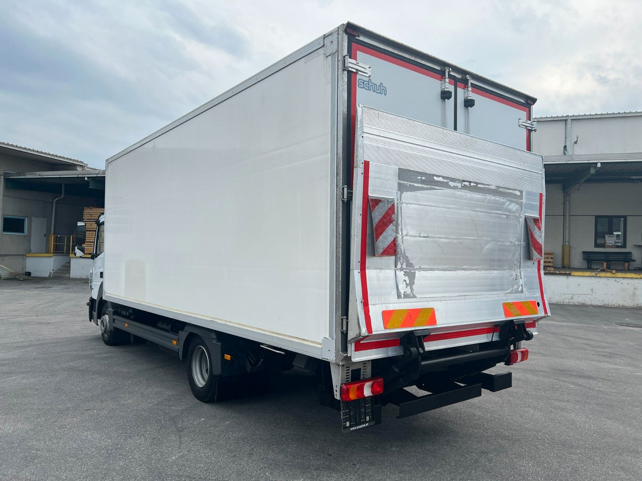 Mercedes-Benz Atego 8.21 Kühlkoffer LBW | Klima | Tempo | Dif - Camion frigider: Foto 4 Mercedes-Benz Atego 8.21 Kühlkoffer LBW | Klima | Tempo | Dif - Camion frigider: Foto 4