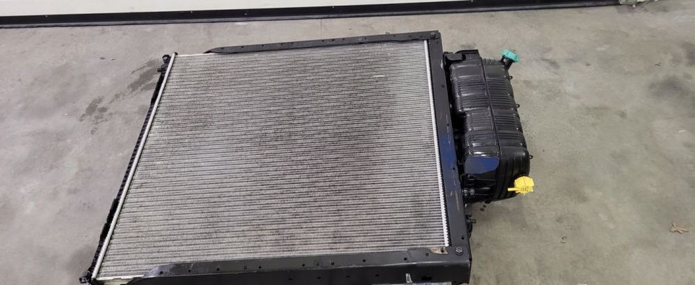 CHŁODNICE MAN TGX E6 MAHLE 98CM SZCZELNE - Radiator pentru Camion: Foto 4 CHŁODNICE MAN TGX E6 MAHLE 98CM SZCZELNE - Radiator pentru Camion: Foto 4