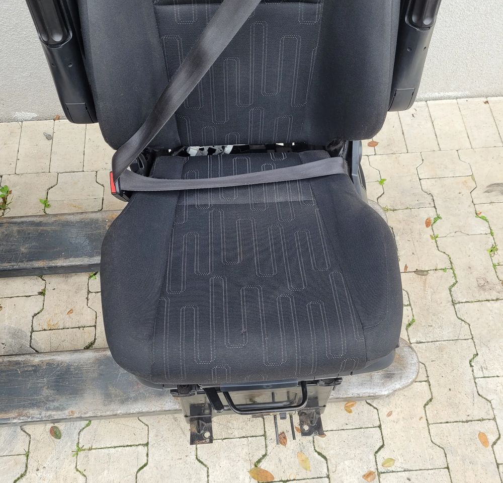 FOTEL KIEROWCY MERCEDES ACTROS MP4 - Scaun pentru Camion: Foto 4 FOTEL KIEROWCY MERCEDES ACTROS MP4 - Scaun pentru Camion: Foto 4