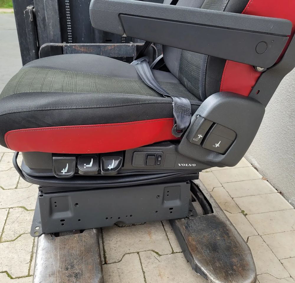 FOTEL KIEROWCY VOLVO FH4 ORYGINAŁ CHWALIM116 - Scaun pentru Camion: Foto 3 FOTEL KIEROWCY VOLVO FH4 ORYGINAŁ CHWALIM116 - Scaun pentru Camion: Foto 3