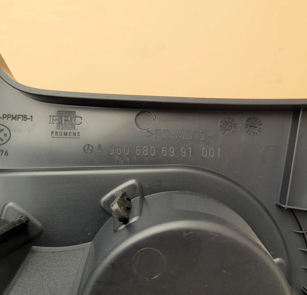 KONSOLA SCHOWRK MERCEDES ACTROS MP4 MP5 NOWY ORYGINAŁ A9606806991/001 CHWALIM116 - Tablou de bord pentru Camion: Foto 3 KONSOLA SCHOWRK MERCEDES ACTROS MP4 MP5 NOWY ORYGINAŁ A9606806991/001 CHWALIM116 - Tablou de bord pentru Camion: Foto 3