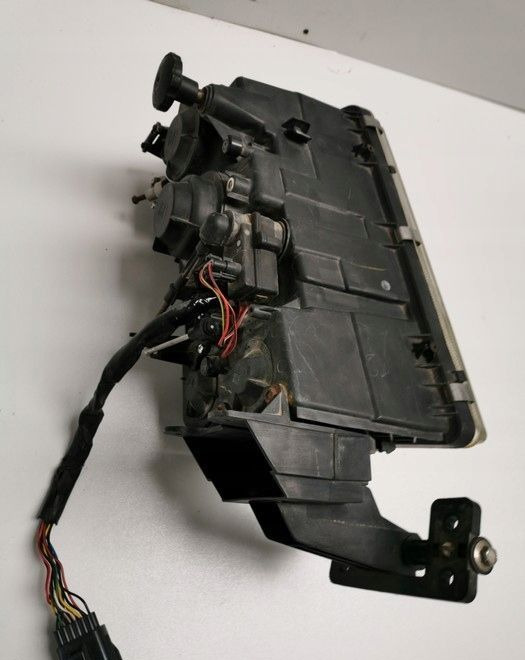 LAMPA VOLVO FH12 fh13 ORYGINAŁ PRAWA - Far pentru Camion: Foto 3 LAMPA VOLVO FH12 fh13 ORYGINAŁ PRAWA - Far pentru Camion: Foto 3