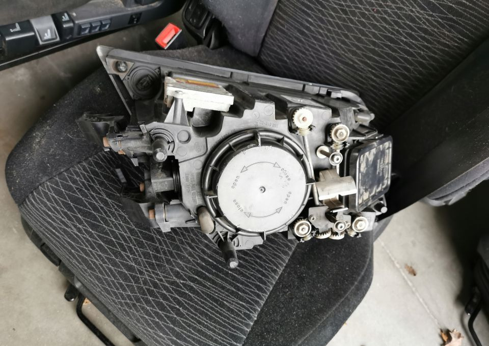 LAMPA XENON VOLVO FH 13 ORYGINAŁ PRAWA - Far pentru Camion: Foto 2 LAMPA XENON VOLVO FH 13 ORYGINAŁ PRAWA - Far pentru Camion: Foto 2
