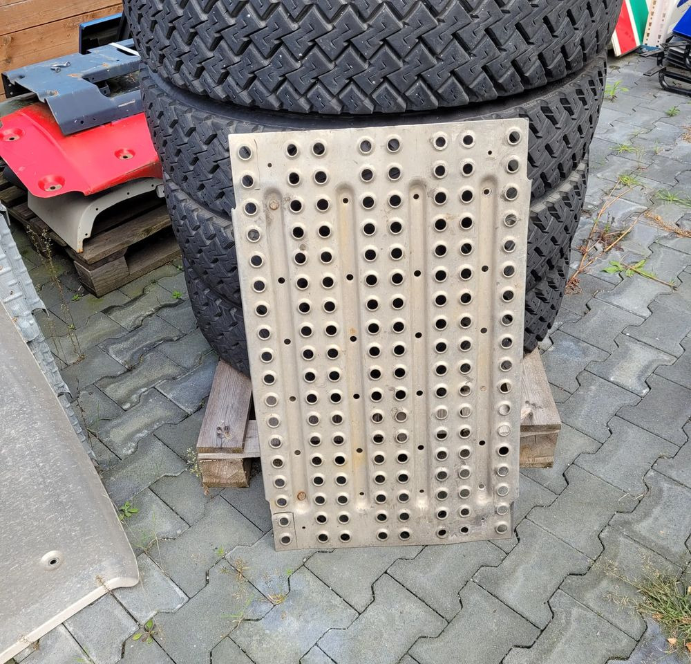 PODEST NA RAME VOLVO FH13 FH12 - Caroserie și exterior pentru Camion: Foto 1 PODEST NA RAME VOLVO FH13 FH12 - Caroserie și exterior pentru Camion: Foto 1