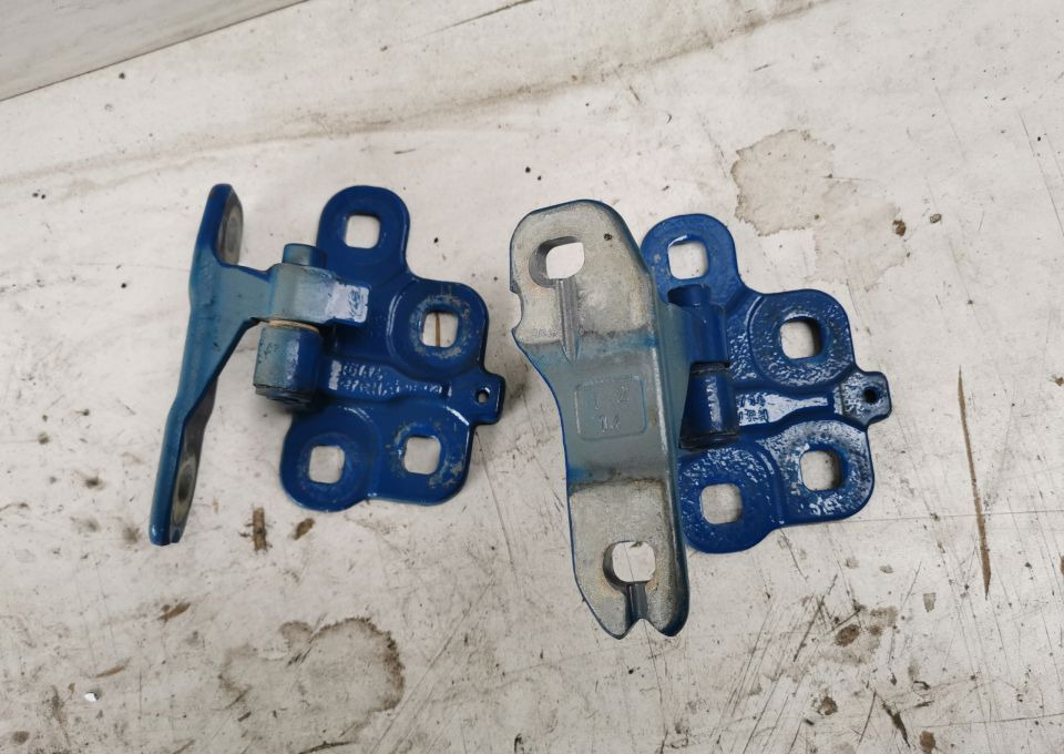 ZAWIASY DRZWI VOLVO FH4 RH. 2SZT. - Uşă și piese pentru Camion: Foto 1 ZAWIASY DRZWI VOLVO FH4 RH. 2SZT. - Uşă și piese pentru Camion: Foto 1