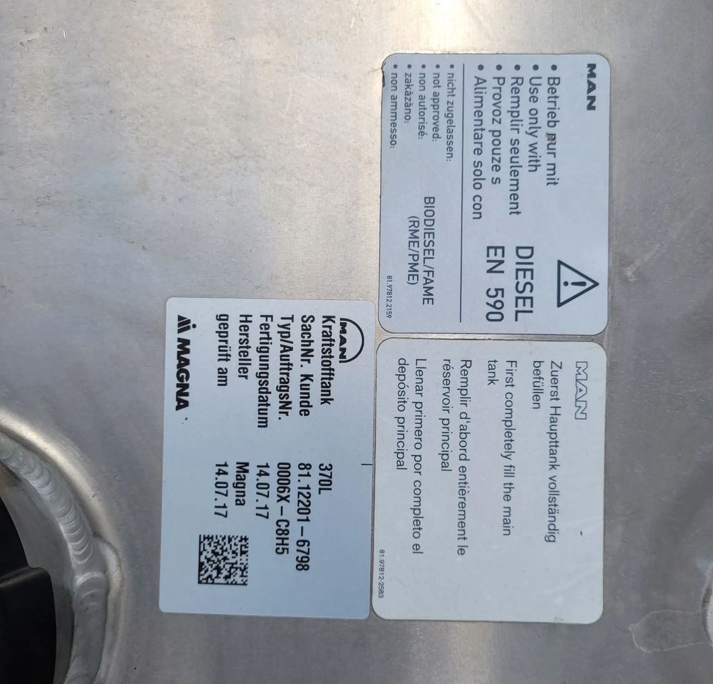 ZBIORNIK PALIWA MAN TGX 370L 81.12201-6798 100X63X68CM - Rezervor combustibil pentru Camion: Foto 5 ZBIORNIK PALIWA MAN TGX 370L 81.12201-6798 100X63X68CM - Rezervor combustibil pentru Camion: Foto 5