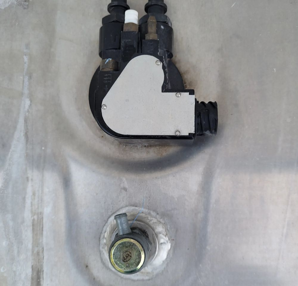 ZBIORNIK PALIWA MAN TGX 490L 81.12201-6732 130X63X68 - Rezervor combustibil pentru Camion: Foto 4 ZBIORNIK PALIWA MAN TGX 490L 81.12201-6732 130X63X68 - Rezervor combustibil pentru Camion: Foto 4