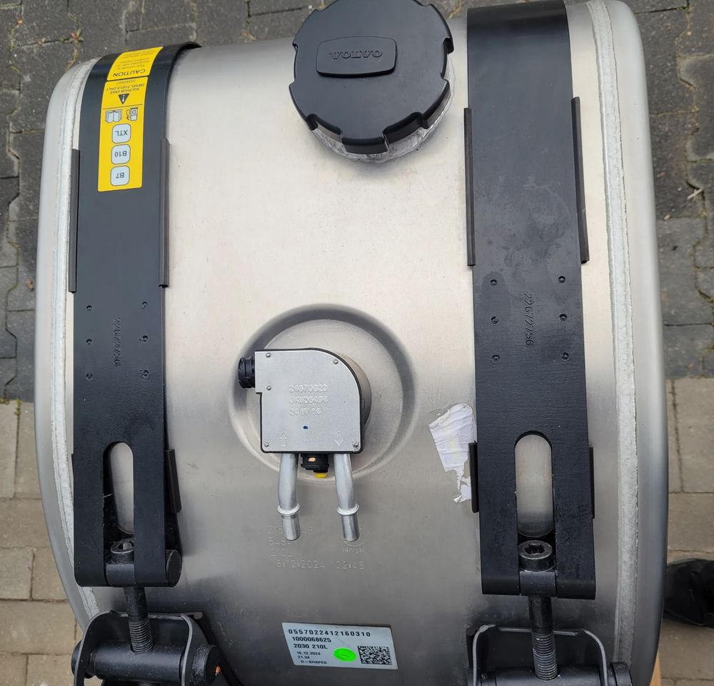 ZBIORNIK PALIWA VOLVO FH4 FH5 RENAULT 21516443 210L CHWALIM116 - Rezervor combustibil pentru Camion: Foto 4 ZBIORNIK PALIWA VOLVO FH4 FH5 RENAULT 21516443 210L CHWALIM116 - Rezervor combustibil pentru Camion: Foto 4