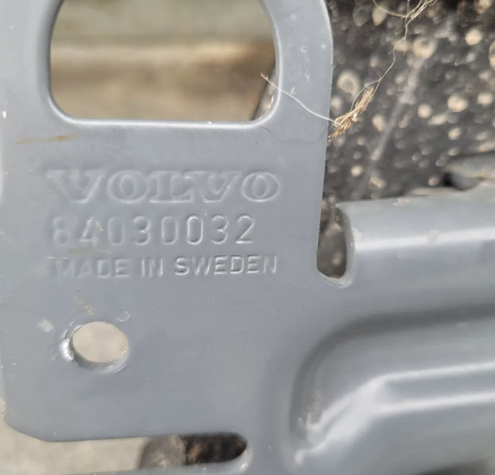 ZDERZAK VOLVO FH4 FMX 84030032 - Bară de protecție pentru Camion: Foto 4 ZDERZAK VOLVO FH4 FMX 84030032 - Bară de protecție pentru Camion: Foto 4