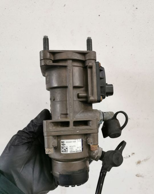 Zawór GŁÓWNY HAMULCA ACTROS MP4 A0044311506 KNOR - Supapă frână pentru Camion: Foto 1 Zawór GŁÓWNY HAMULCA ACTROS MP4 A0044311506 KNOR - Supapă frână pentru Camion: Foto 1