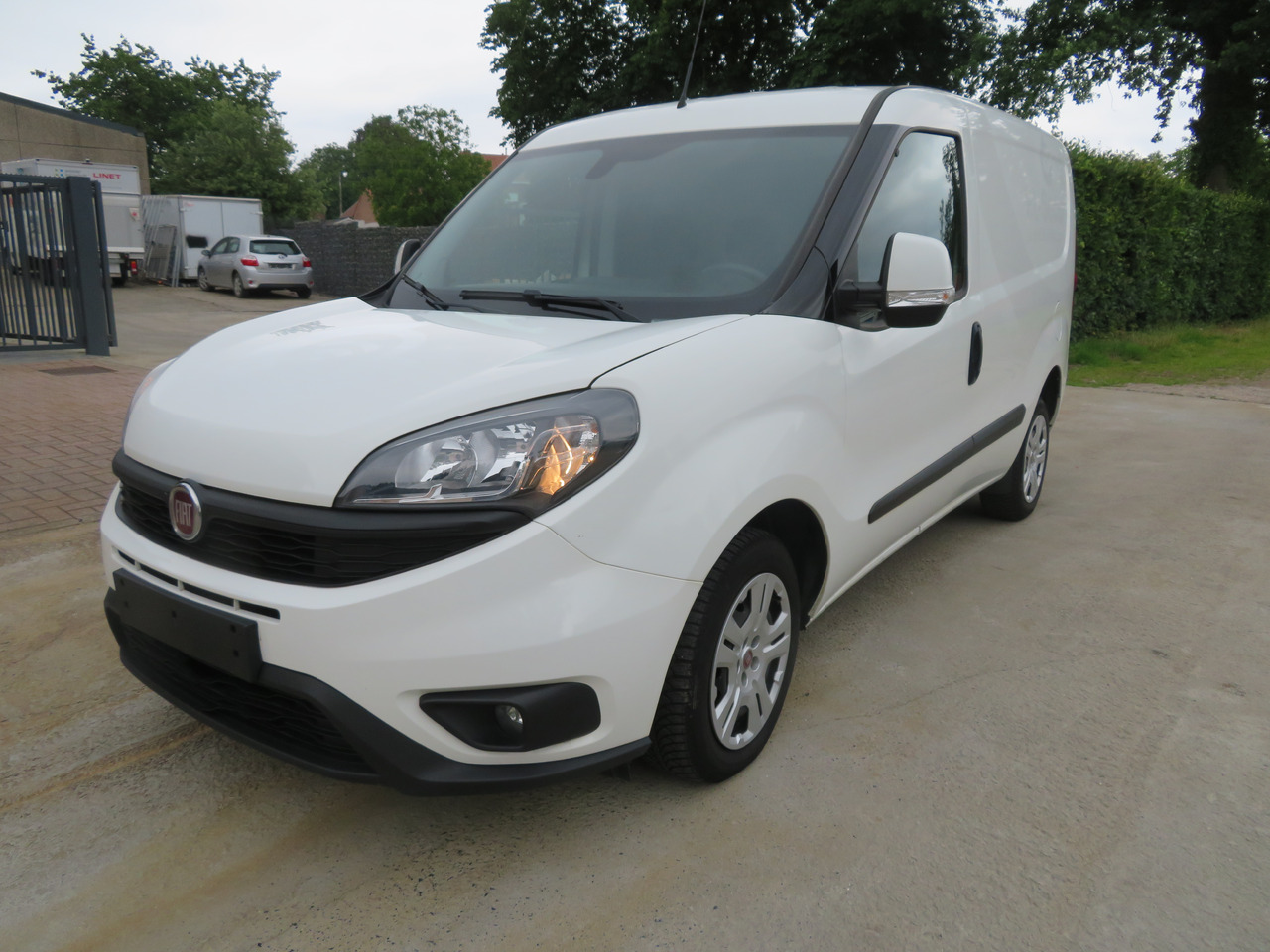FIAT Doblo Cargo 1.6 Multijet - Autoutilitară compactă: Foto 3 FIAT Doblo Cargo 1.6 Multijet - Autoutilitară compactă: Foto 3