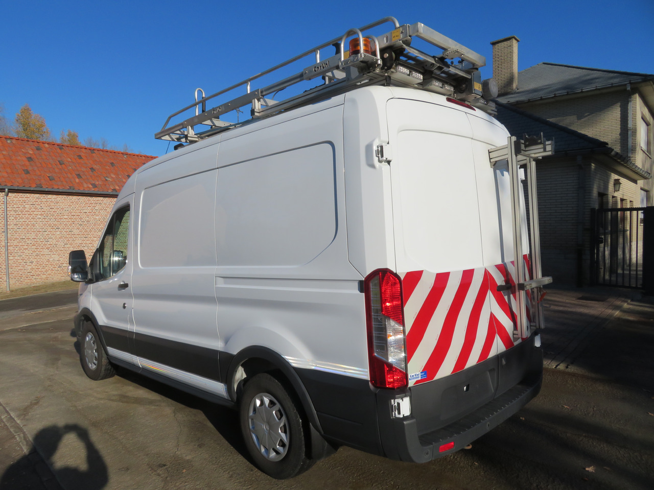 Ford Transit 2.0TDCi L2H2 - Dubă: Foto 5 Ford Transit 2.0TDCi L2H2 - Dubă: Foto 5