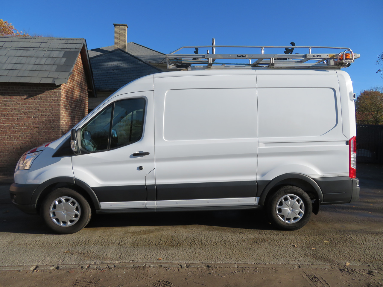 Ford Transit 2.0TDCi L2H2 - Dubă: Foto 4 Ford Transit 2.0TDCi L2H2 - Dubă: Foto 4