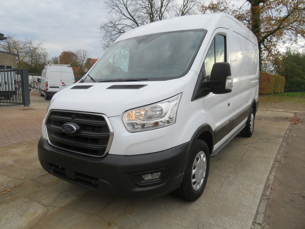 Ford Transit 2.0TDCi TREND - L2H2 - Dubă: Foto 3 Ford Transit 2.0TDCi TREND - L2H2 - Dubă: Foto 3