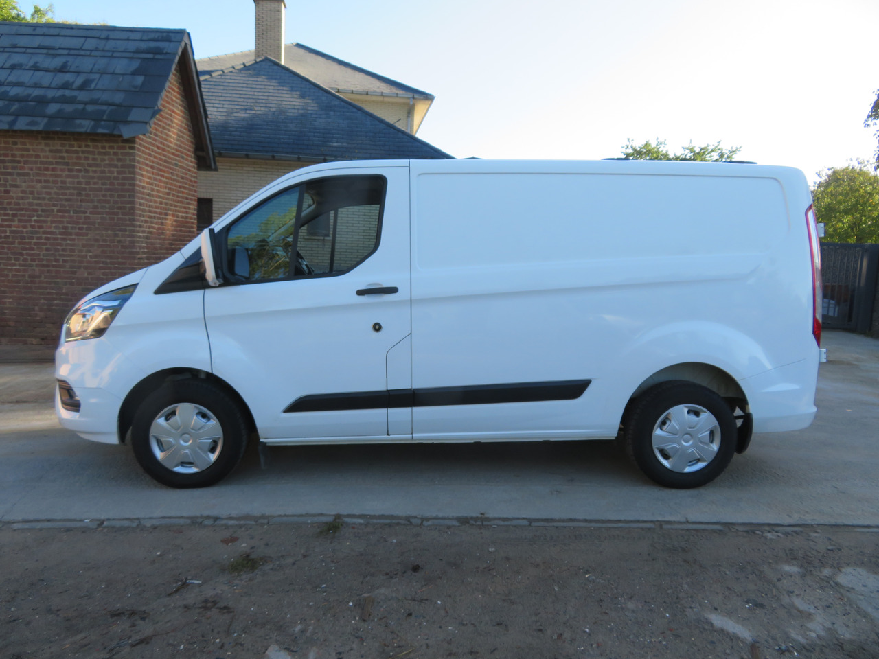 Ford Transit Custom 2.0 Trend - Autoutilitară compactă: Foto 4 Ford Transit Custom 2.0 Trend - Autoutilitară compactă: Foto 4