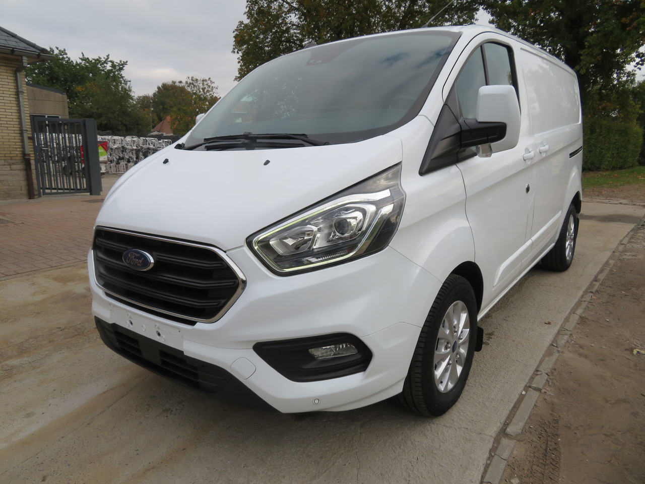 Ford Transit Custom 2.0tdci - Autoutilitară compactă: Foto 3 Ford Transit Custom 2.0tdci - Autoutilitară compactă: Foto 3