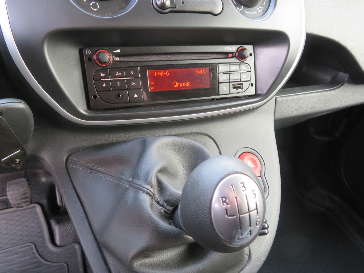 Autoutilitară compactă Nissan NV250 1.5dCi: Foto 12 Autoutilitară compactă Nissan NV250 1.5dCi: Foto 12