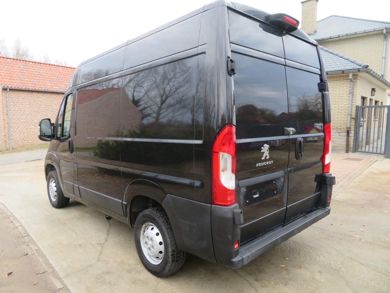 Peugeot Boxer 2.2 BlueHDI L1H2 premium - Autoutilitară compactă: Foto 5 Peugeot Boxer 2.2 BlueHDI L1H2 premium - Autoutilitară compactă: Foto 5