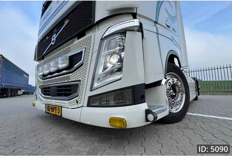 Volvo FH 460 Globetrotter XL, Euro 6, Mega / Like new! / Special interior / Standklima / 2 Tanks - Cap tractor: Foto 5 Volvo FH 460 Globetrotter XL, Euro 6, Mega / Like new! / Special interior / Standklima / 2 Tanks - Cap tractor: Foto 5