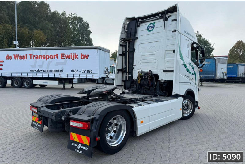 Volvo FH 460 Globetrotter XL, Euro 6, Mega / Like new! / Special interior / Standklima / 2 Tanks - Cap tractor: Foto 3 Volvo FH 460 Globetrotter XL, Euro 6, Mega / Like new! / Special interior / Standklima / 2 Tanks - Cap tractor: Foto 3
