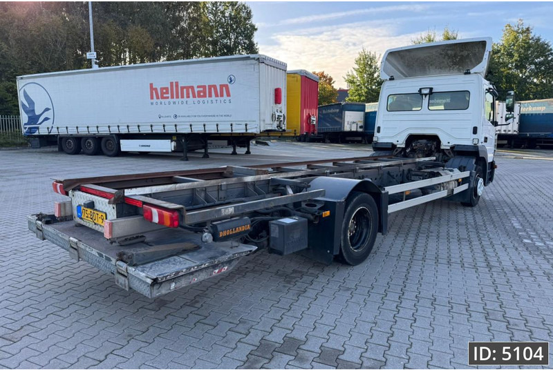 Mercedes-Benz Atego 1318 Day Cab, Euro 6, / BDF / DHOLLANDIA 2000KG - Camion transport containere/ Swap body: Foto 3 Mercedes-Benz Atego 1318 Day Cab, Euro 6, / BDF / DHOLLANDIA 2000KG - Camion transport containere/ Swap body: Foto 3