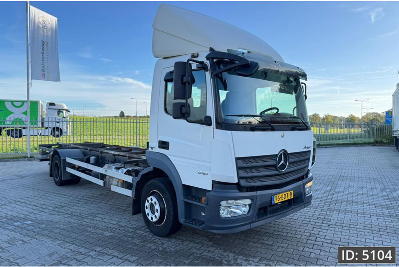 Mercedes-Benz Atego 1318 Day Cab, Euro 6, / BDF / DHOLLANDIA 2000KG - Camion transport containere/ Swap body: Foto 5 Mercedes-Benz Atego 1318 Day Cab, Euro 6, / BDF / DHOLLANDIA 2000KG - Camion transport containere/ Swap body: Foto 5